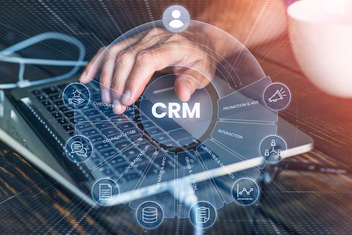 中小企業に最適なAI CRMソフトウェアを探る:よりスマートな顧客管理のための初心者向けガイド
